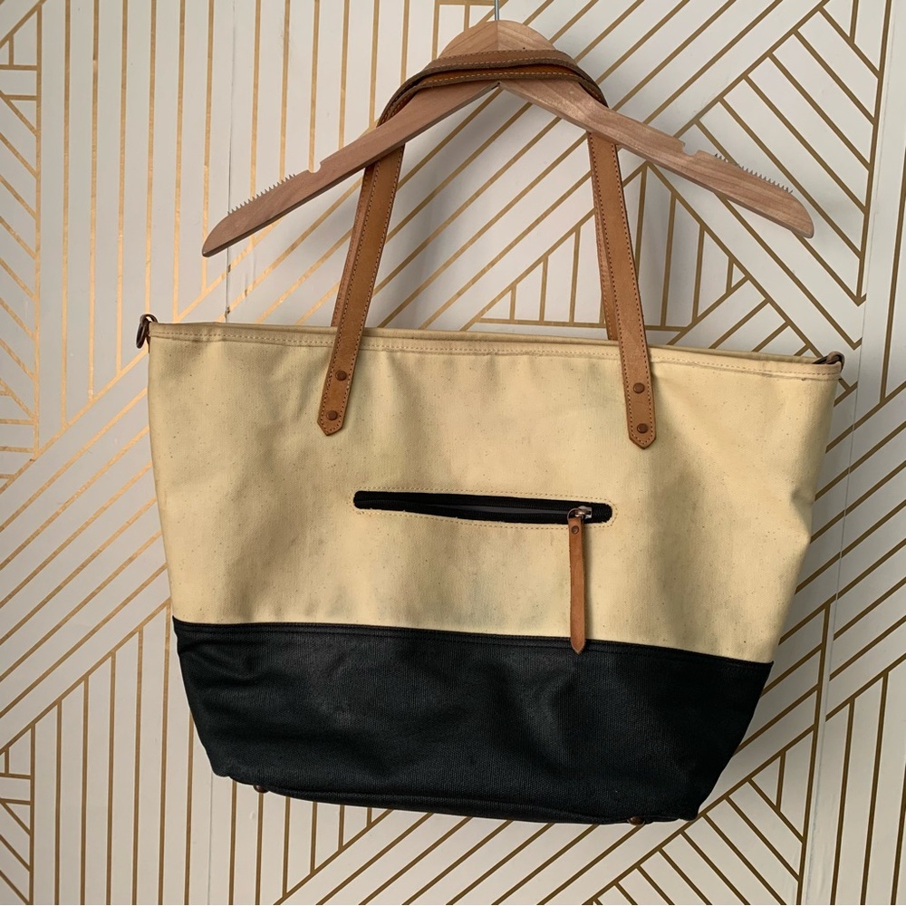 🍀 3/$30 Petunia Pickle Bottom Diaper Tote two toned - Picture 6 of 11